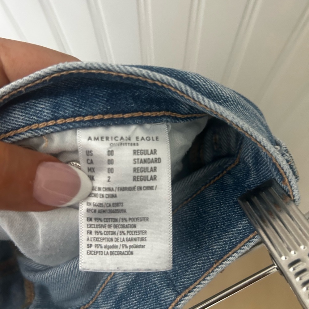 American Eagle Outfitters 00R Mom Jean High Rise Light Blue Ankle Jeans - Picture 3 of 7